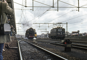 VSM 23 076 en NS 1102 Hengelo 18-3-1978. I.v.m. een NVBS rit.