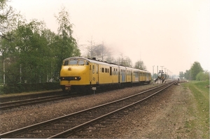 152 vertrekt uit Ruurlo richting Zutphen, 4 mei 1997.