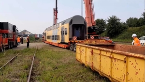 Daar gaat 'ie... donderdag is een oude, dubbeldeks treinwagon van