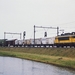 08-11-1993. Loc 1631 is even ten noorden van Meppel met wagens ui