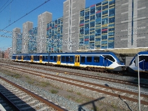 NS 2337 + 2713. Leiden Centraal, Leiden 06-08-2020