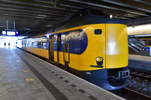 Utrecht Centraal 28 augustus 2021. De 4080  als Intercity tot Alp