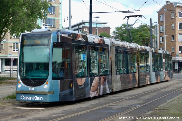07-10-2021 Oostplein, emr.2101 lijn 24. Straatweg