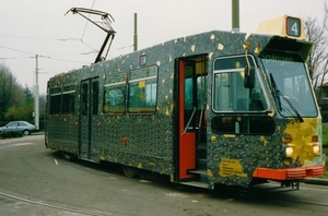 842 (serie 801-850) KUNST-TRAM (beplakt met allemaal kleine propj