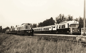 Spijkenisse Links een tram richting Oostvoorne met de M1804 Kievi