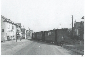 Tram in de Burgemeester de Zeeuwstraat in Numansdorp De laatste r