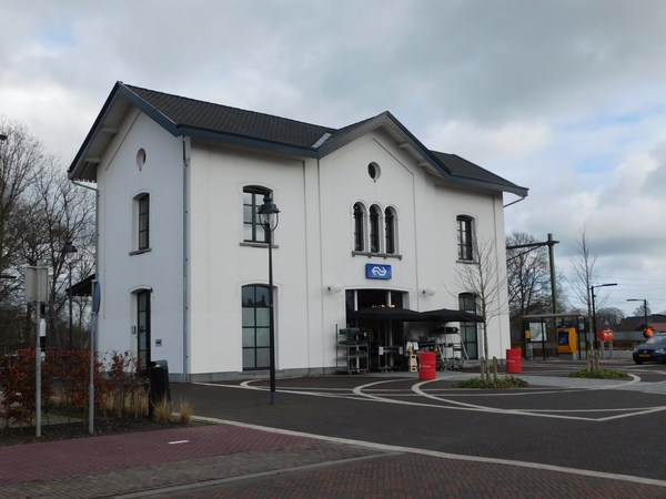 Het fraaie stations gebouw van Wolvega is gebouwd in 1865,en gere