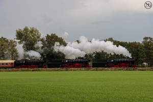 23 071, 23 076 en de 65 018 onderweg naar de SSN, hier net voorbi