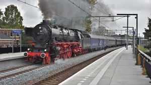 SSN 01 1075 in Arnhem Velperpoort op weg naar s'Hertogenbosch tij