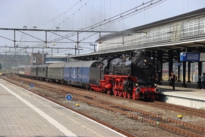 SSN rit Den Bosch - Den Bosch (via Amersfoort). De 01 1075 bij bi