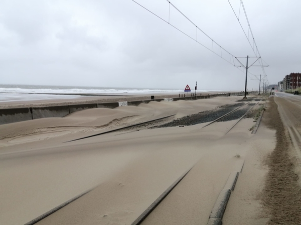 Mooie foto van de baan van de Kusttram die vandaag niet kon rijde