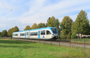 Brengdirect GTW 5042 arriveert als stoptrein uit Arnhem Centraal 