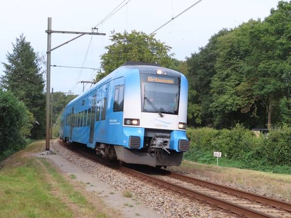 Connexxion Protos 5031 Henk Lambooij komt als stoptrein uit Amers