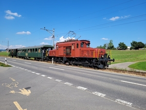 historische elektrische trein met de legendarische zeekrokodil na