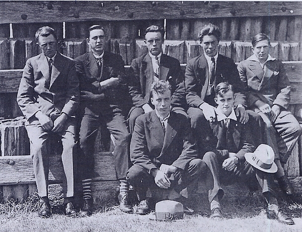 1930 (?) Mannen bij de palen