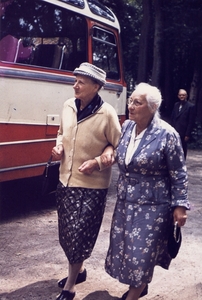 1962 Bustochtje ouden van dagen. L Bay Smid R Hiek Amsterdam