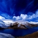 rivier-natuur-bergen-blauwe-achtergrond