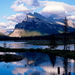 nationaal-park-banff-reflectie-besneeuwde-bergen-alberta-achtergr
