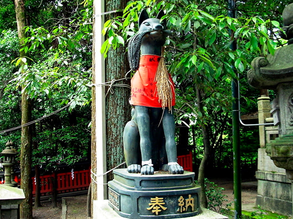 beeldhouwwerk-standbeeld-historische-plaats-monument-achtergrond