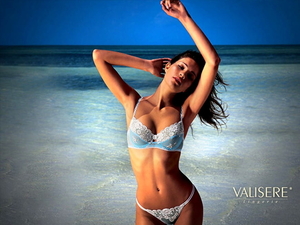 valisere-bikini-meisjes-model-achtergrond (2)