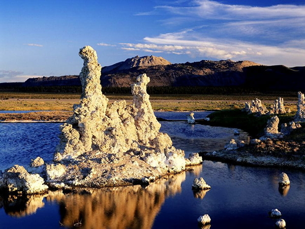 natuur-reflectie-bergen-rotsen-achtergrond
