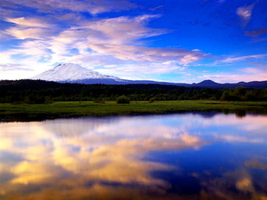 reflectie-natuur-hoogland-wolken-achtergrond