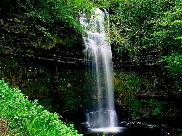 waterval-ierland-natuur-woud-achtergrond