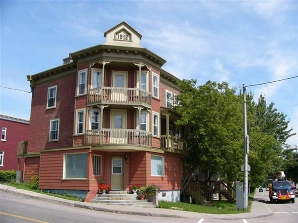 Quibec 20 (Medium) (Small)