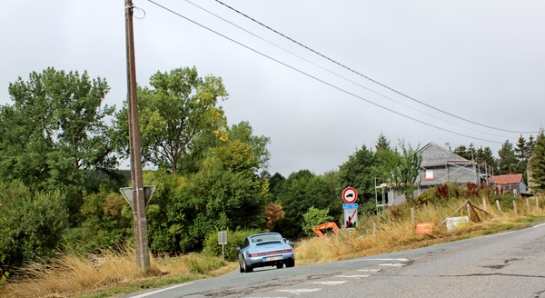 040_20-08_onderweg_Longvilly_Porsche-Carrera2_blauw_O-ACH-724_IMG