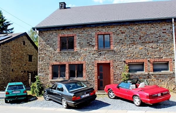 074_20-08_onderweg_baasjes-doen-rerrasje_Ford-Mustang-cabrio_rood
