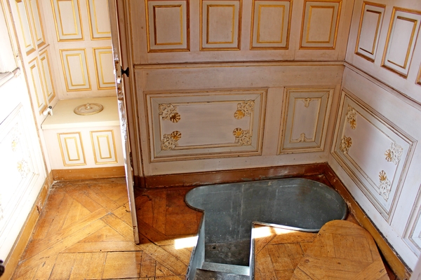 098_21-08_Château-de-Modave_Bad-Kamer&wc_IMG_8301