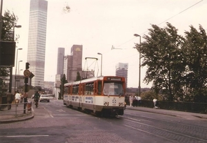 Frankfurt am Main in mei 1980. Duwag P8 699 op route 22 naar Neu 