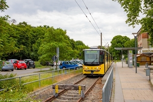 Praag Tatra KT8D5R. N2S met kamp nummer 22 vertrekt zo naar Lustg