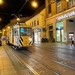 Zagreb, vanavond. Einde van de tramdienst, een werktram met twee 