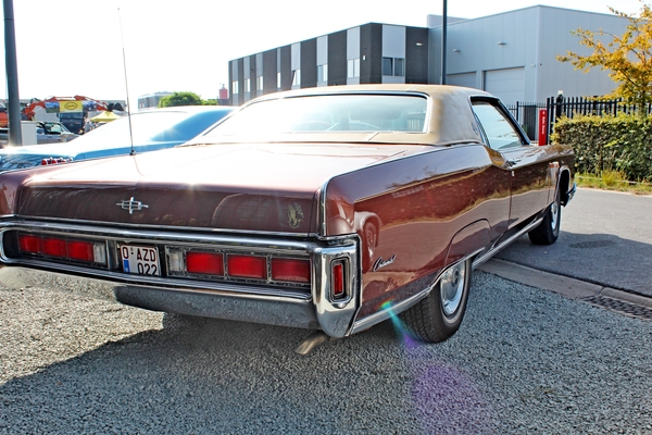 IMG_8498_Lincoln-Continental-Town-Coupe_1974-QQQ_bruin-beige_O-AZ