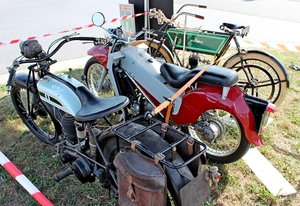 IMG_8547_Minerva-bike_groen___&rood-witte-QQQ___Triumph-QQQ