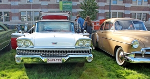 16_IMG_0604_Ford-Fairlane-500-Skyliner-hard-top-cabrio_1957–195