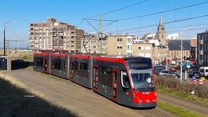 5055 vertrekt van de eindhalte Strandweg als lijn 11 naar Station