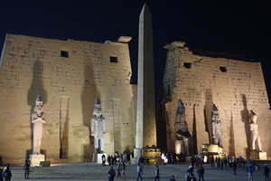 DSC03951Luxor nocą