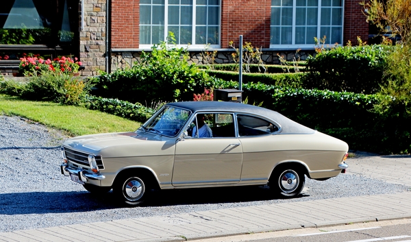 008_IMG_7414_2023-07-16_Ardennenrit_Opel-Olympia-A_1967-1970_beig