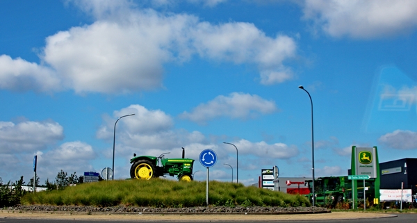 020_IMG_7442_2023-07-16_Ardennenrit_LanZ-tractor-op-rotonde