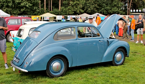 IMG_9114_Aero_Minor_1950_sedan_blauw_2cil_615cc-2-takt-Jawa-motor