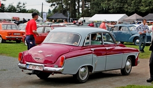 IMG_9081_Wartburg-1000-sedan_rood&grijs_O-AEF-780