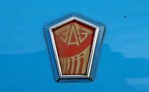IMG_9085_SAPOROSHEZ-logo_SAS-968-A-sedan_1976_blauw&geel_4cil_119
