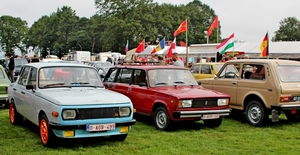 IMG_9126_Wartburg_wit-blauw-oranje_O-AGB-499___Lada-Kombi_rood_O-