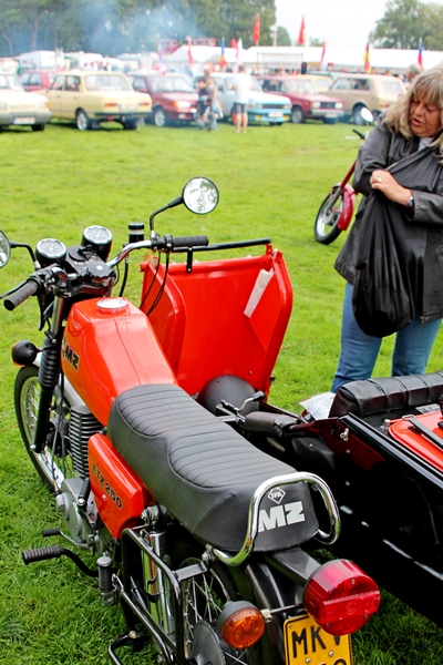 IMG_9158_IFA-MZ-Motorradwerk-Zschopau_ETZ-250_1981-1988_rood_side