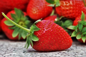 strawberries-3359755__480