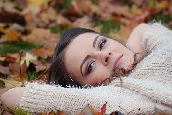 girl-lying-down-2010387__480 - kopie