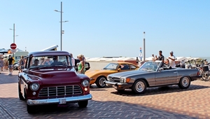 L59_IMG_8533_vvk-apen_Mercedes-380-SL___GMC-pickup_rood_1-OZC-538
