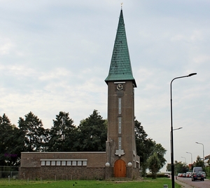 Q25_IMG_0699_2024-09-22_vvk-Apen_Grenslandrit_onderweg_kerk-met-p